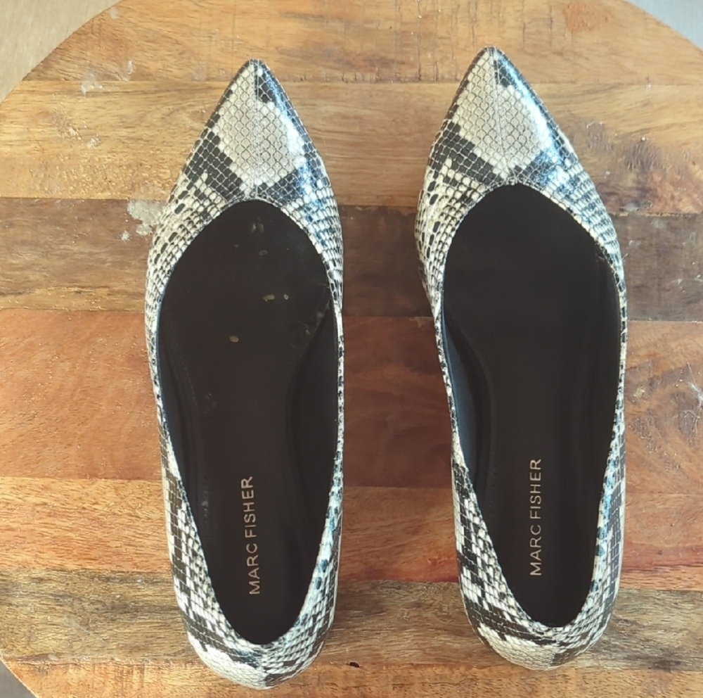 Marc Fisher Black and White Snakeskin Flats (8M)